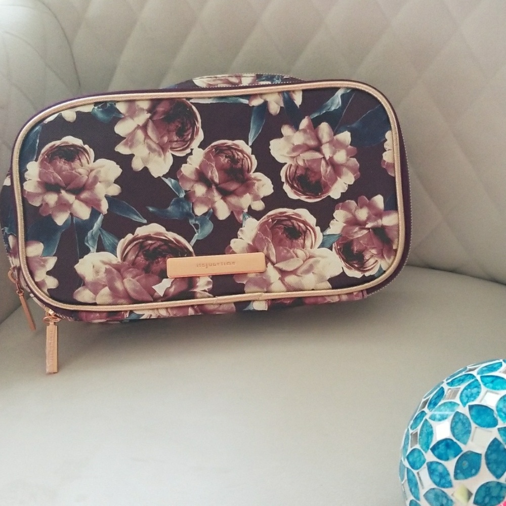 ITSJUDYTlme cosmetics bag.